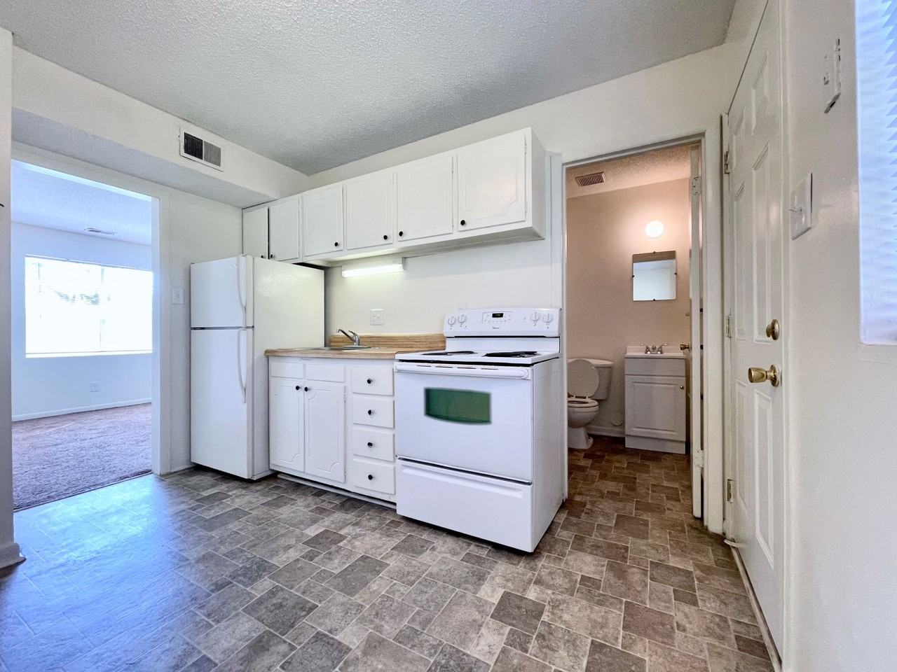 Sherwood Court Apartments - Photo 5 of 15