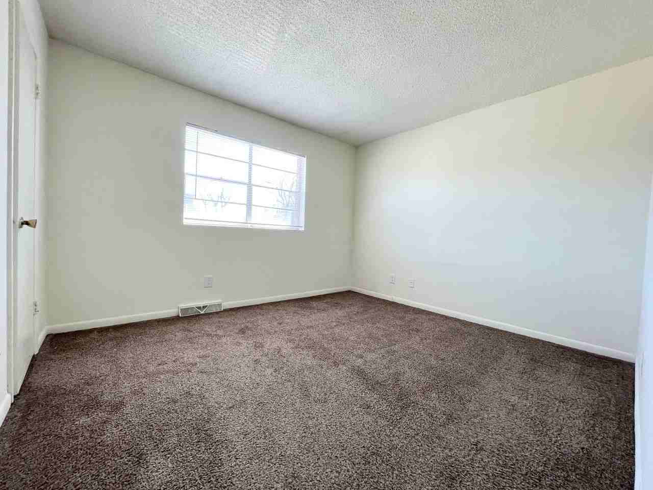 Sherwood Court Apartments - Photo 7 of 15