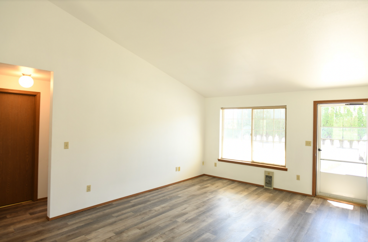 Willow Court - Photo 4 of 17