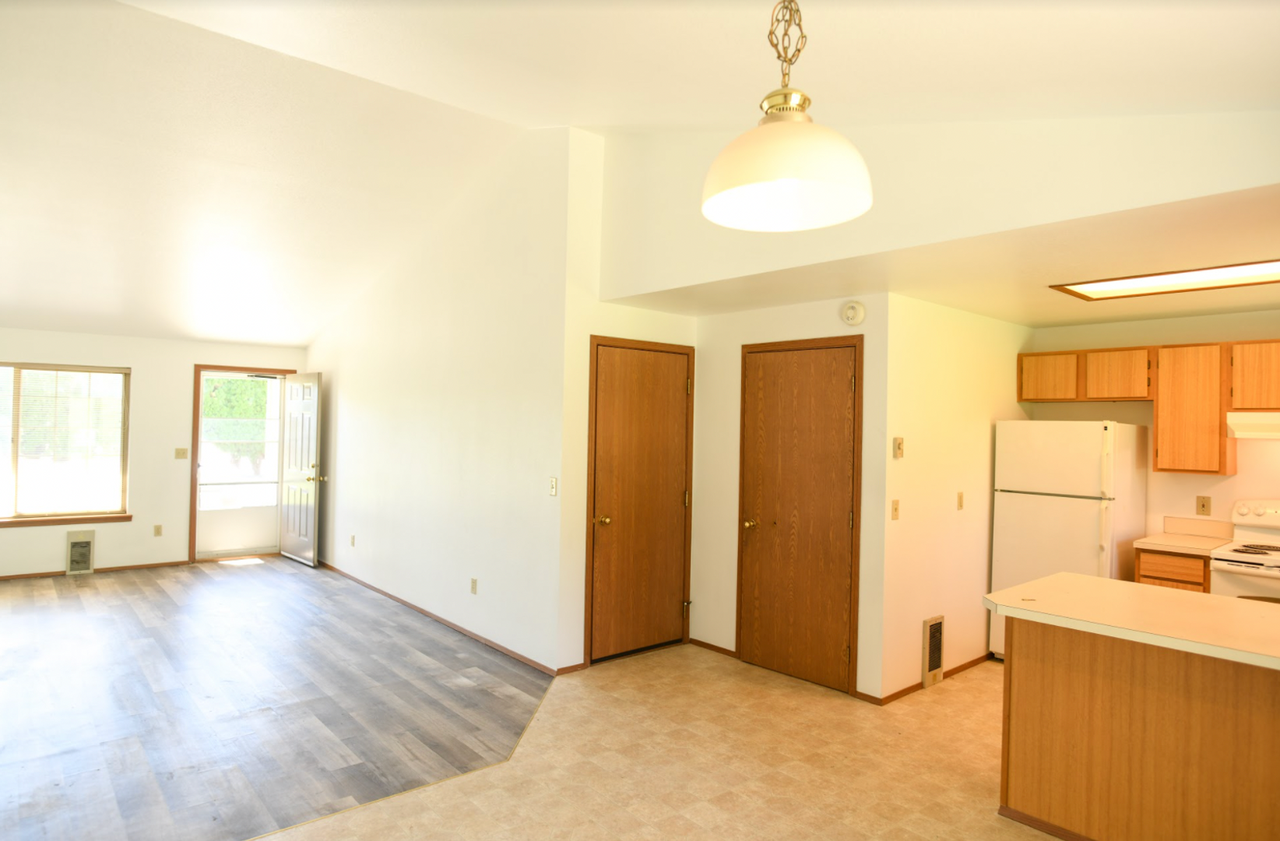 Willow Court - Photo 7 of 17