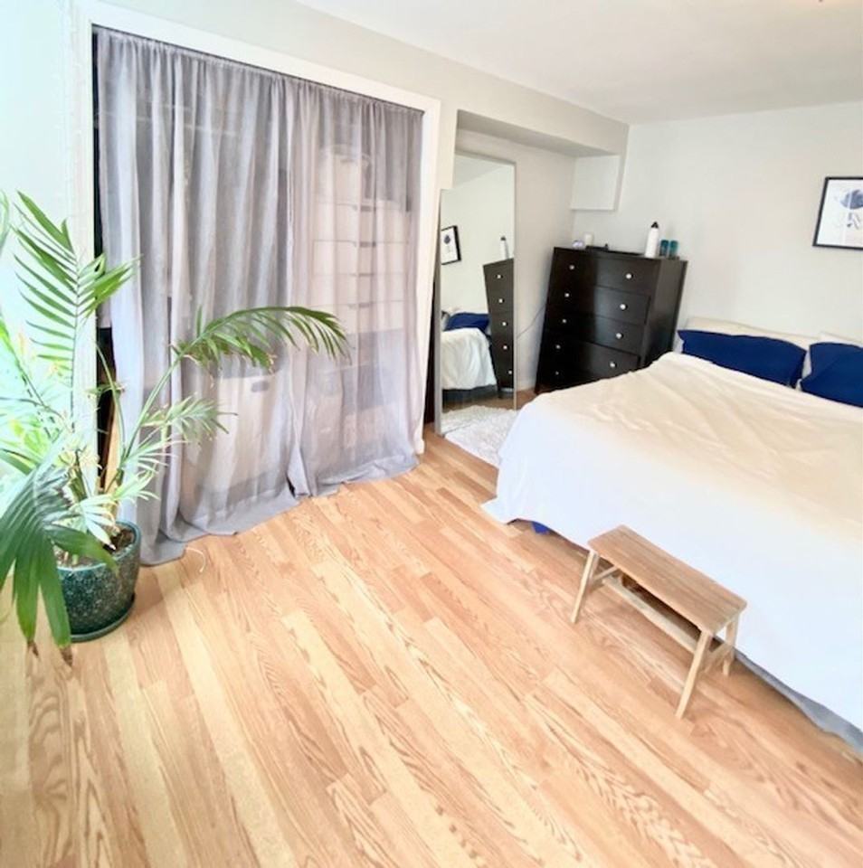 137 Chelsea - Photo 3 of 5