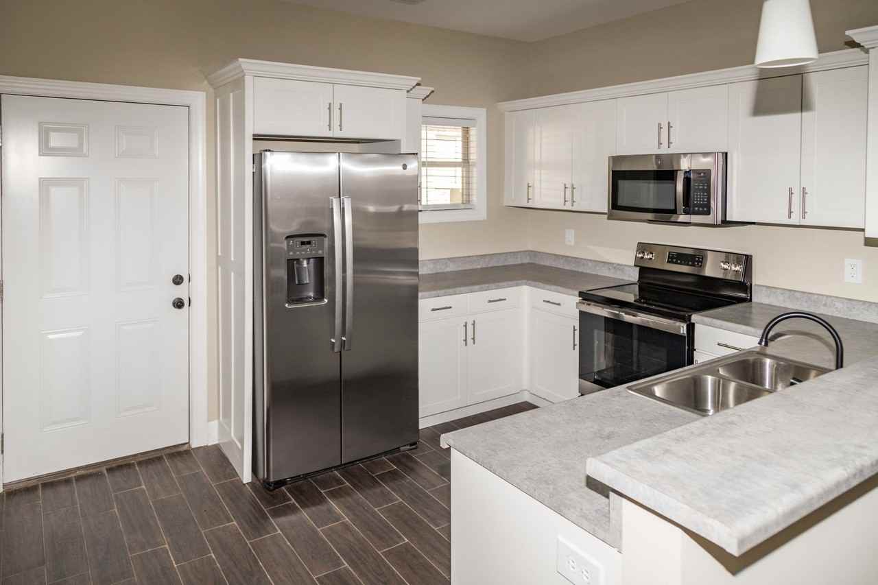 Elledge Court Apartments - Photo 4 of 11