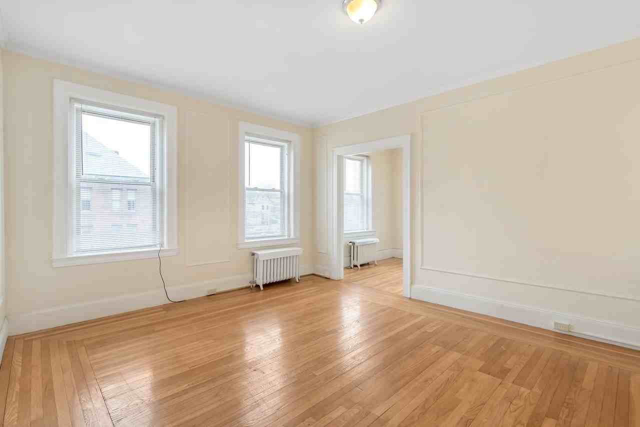 1447 Chapel Street - Photo 4 of 12