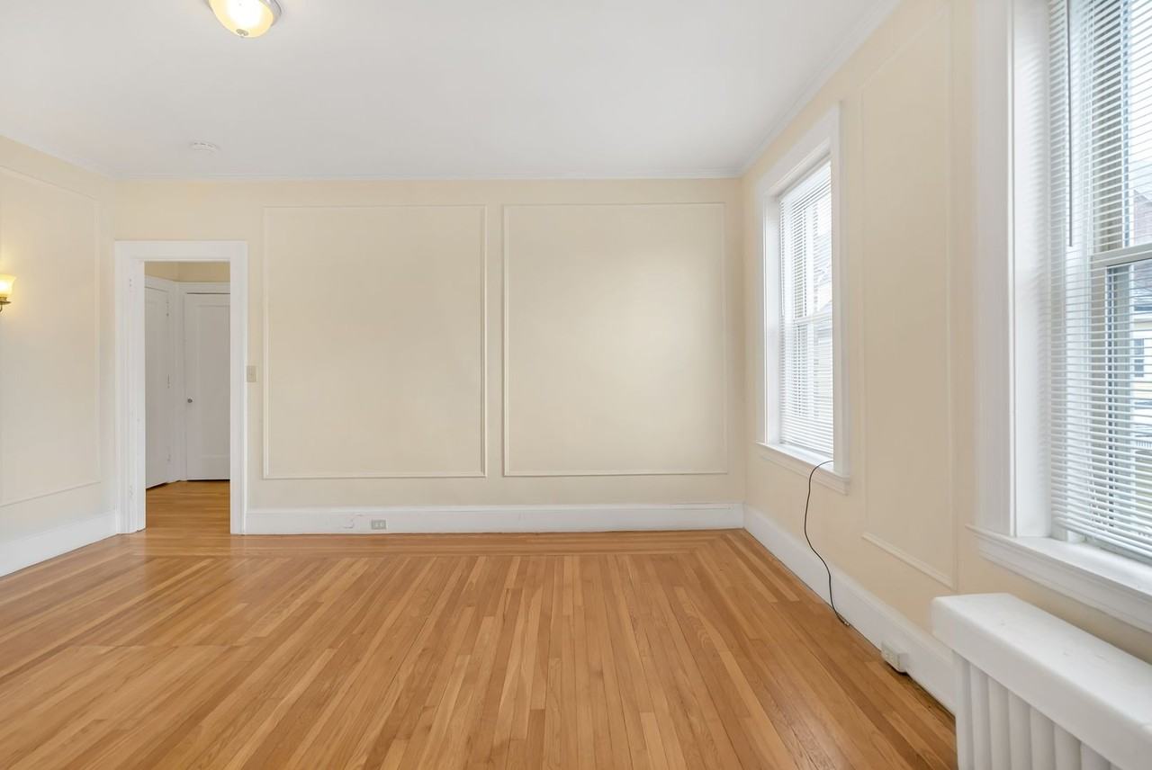 1447 Chapel Street - Photo 5 of 12