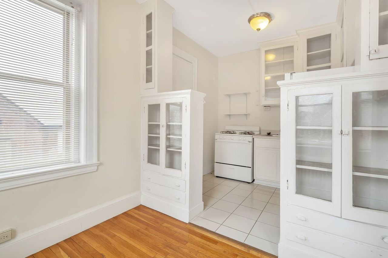 1447 Chapel Street - Photo 7 of 12