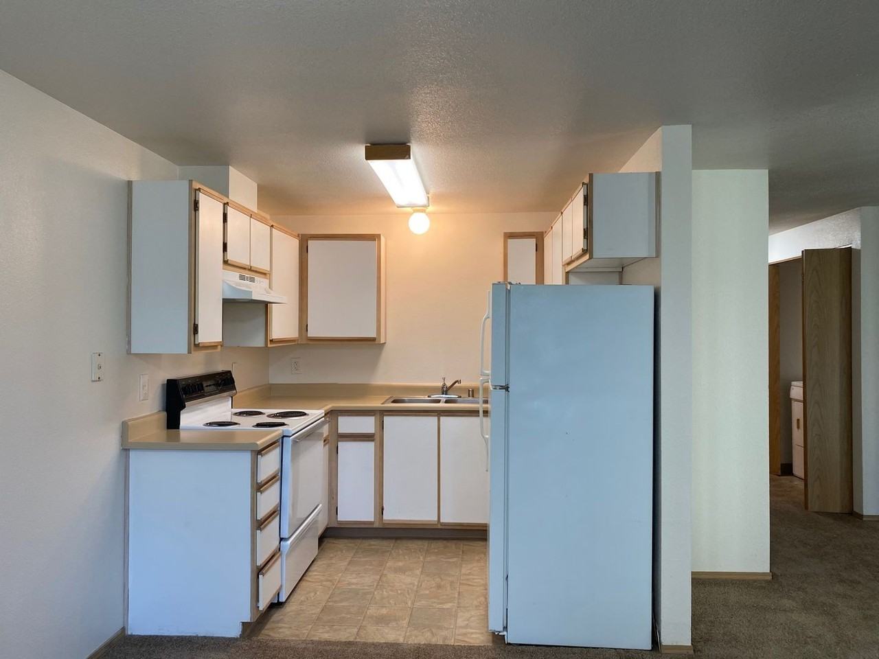 Spacious Two Bed Units on a Quite Cul - Photo 3 of 16