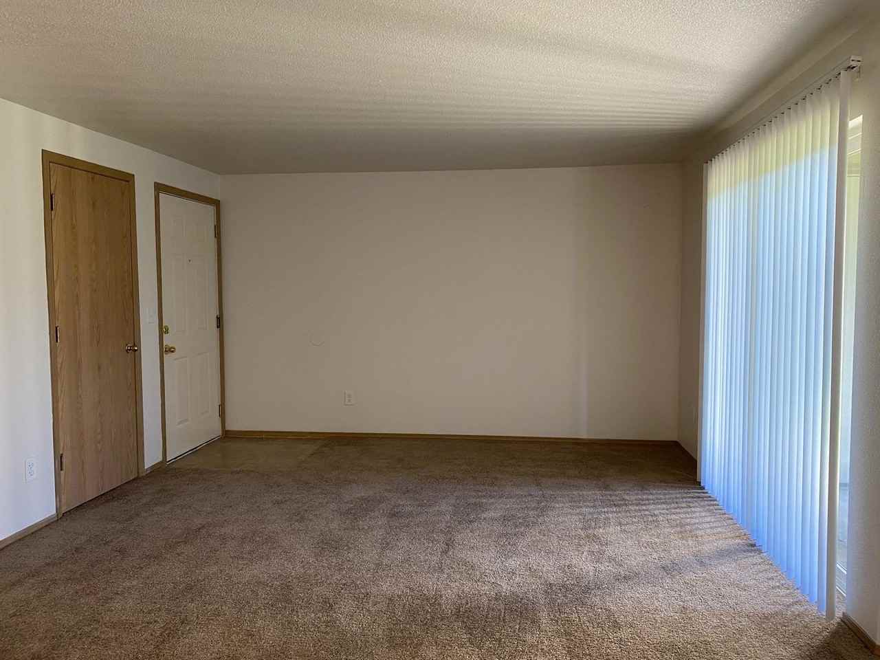 Spacious Two Bed Units on a Quite Cul - Photo 4 of 16