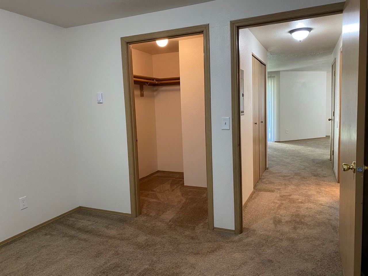 Spacious Two Bed Units on a Quite Cul - Photo 6 of 16