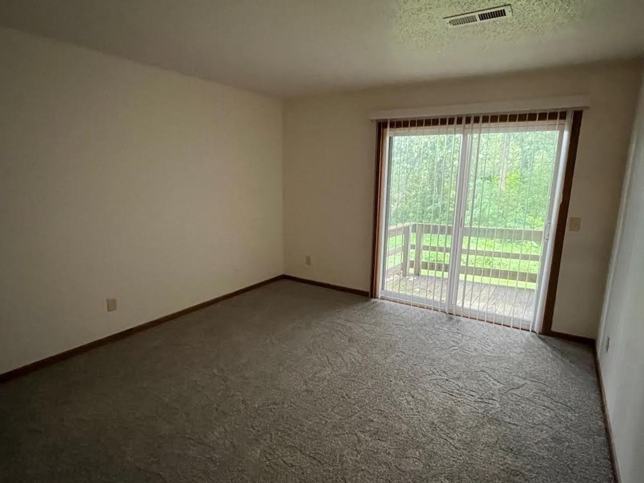 Two bedroom, 1 bathroom, patio - Photo 3 of 16