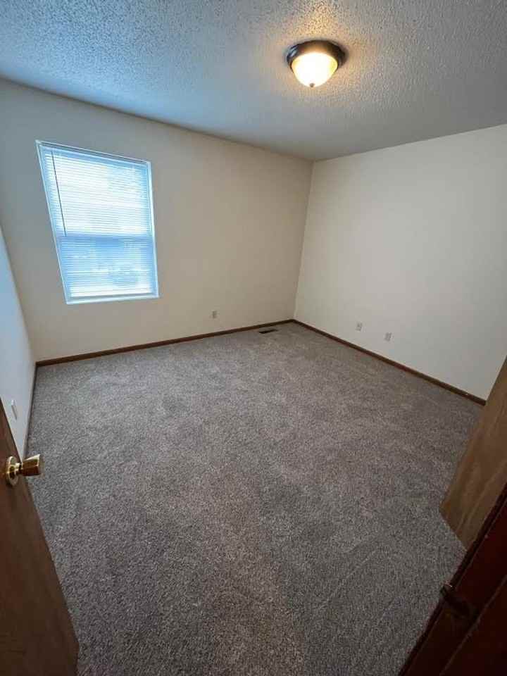 Two bedroom, 1 bathroom, patio - Photo 5 of 16