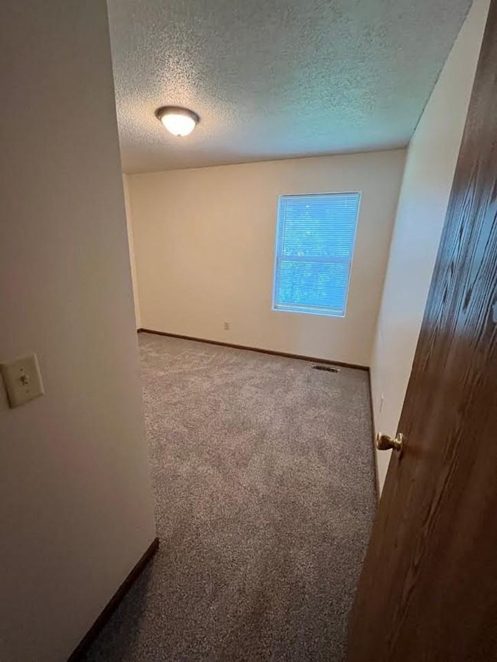 Two bedroom, 1 bathroom, patio - Photo 7 of 16