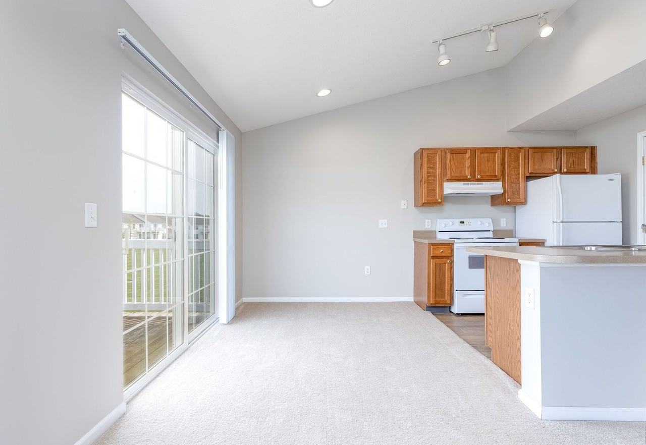Lakeside Apartments at Green Pastures - Photo 4 of 34