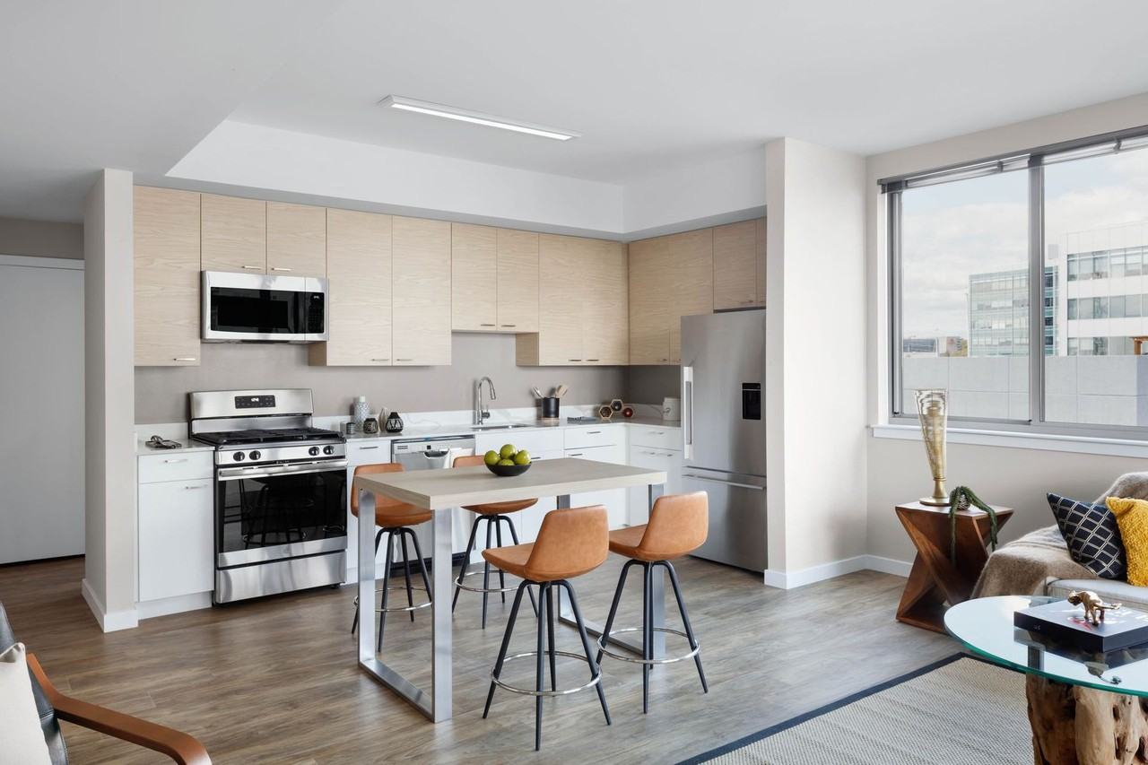 Allure @ Harbor Point - Photo 6 of 44