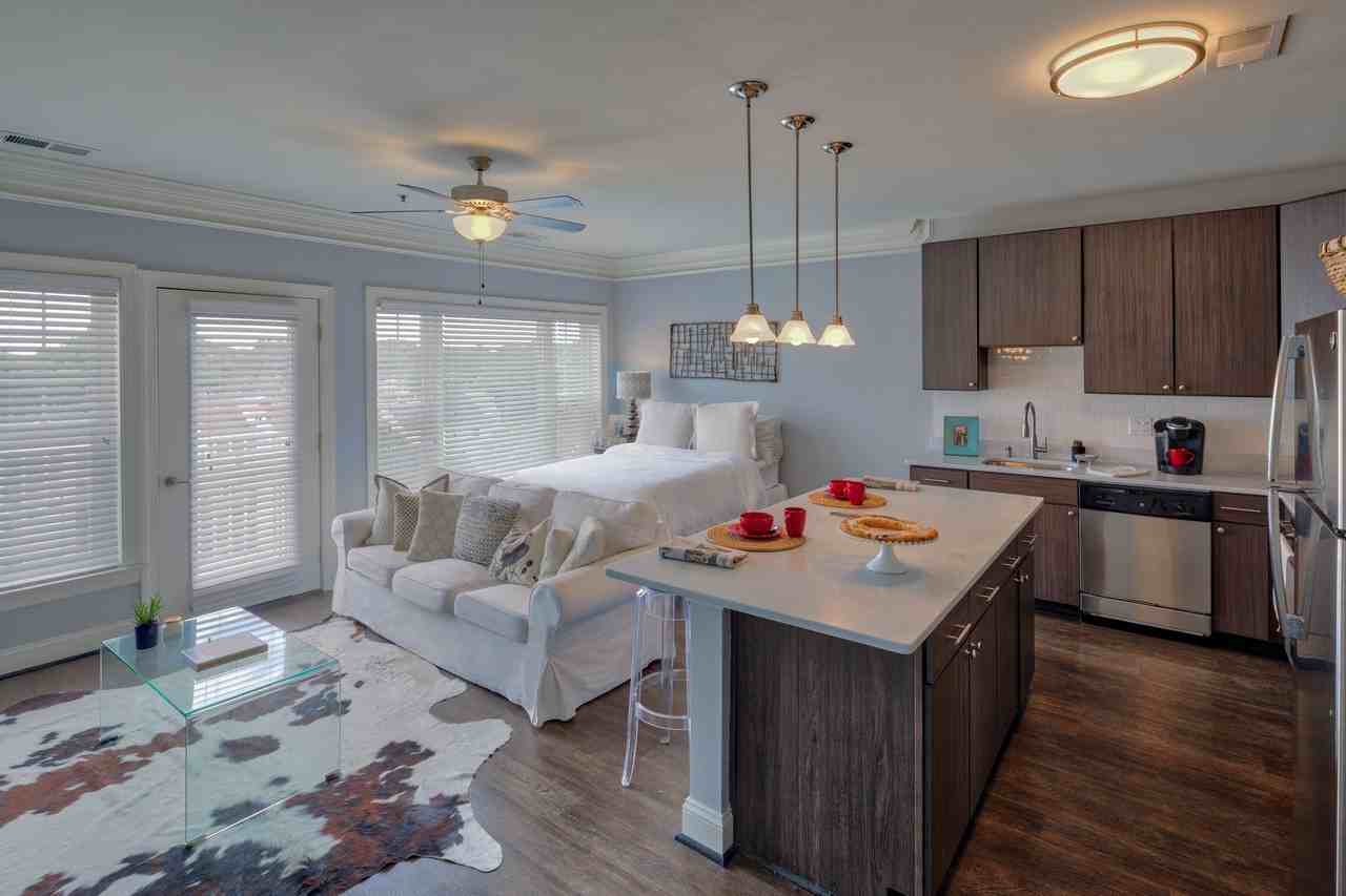 Aqua on 25th - Photo 7 of 50