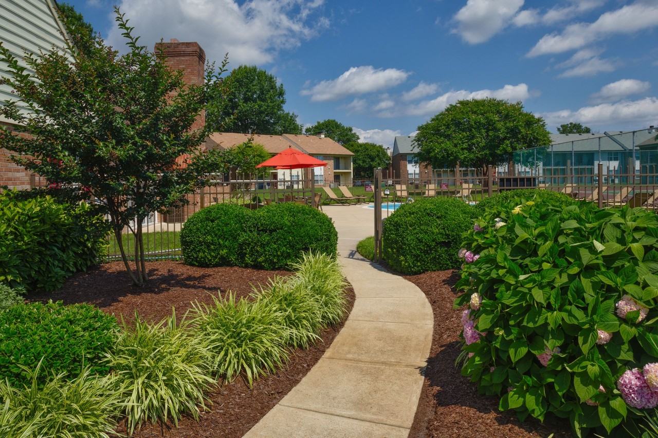 Auburn Place Apartments - Photo 4 of 31