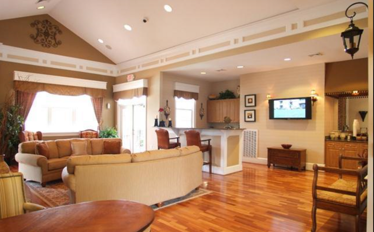 Eagle Harbor Apartments - Photo 5 of 22