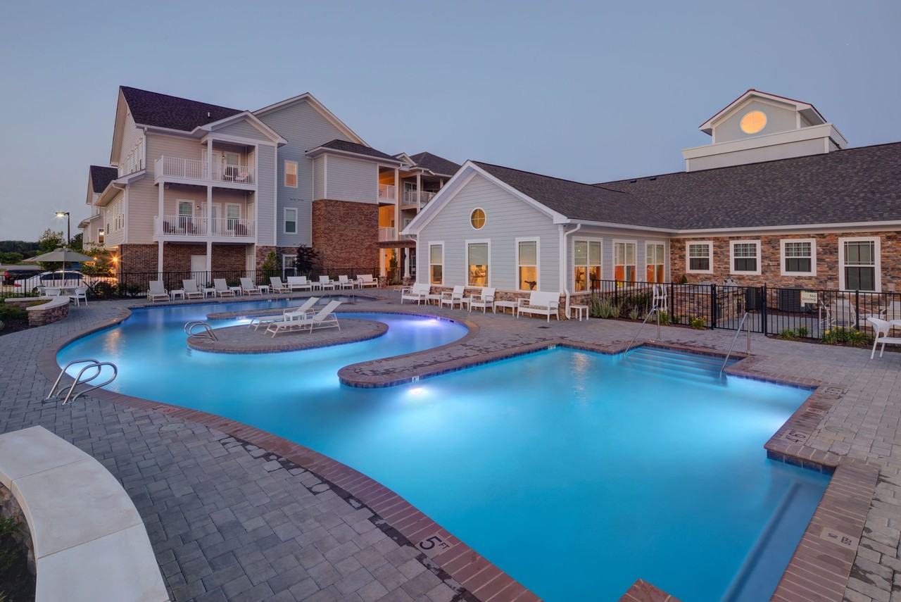 Nest on 17 Apartment Homes - Photo 3 of 29