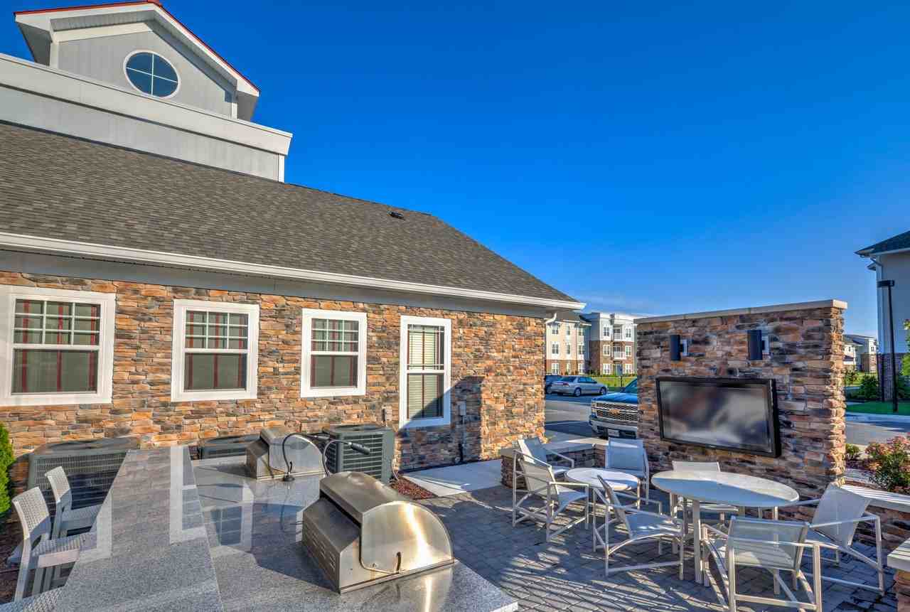 Nest on 17 Apartment Homes - Photo 4 of 29