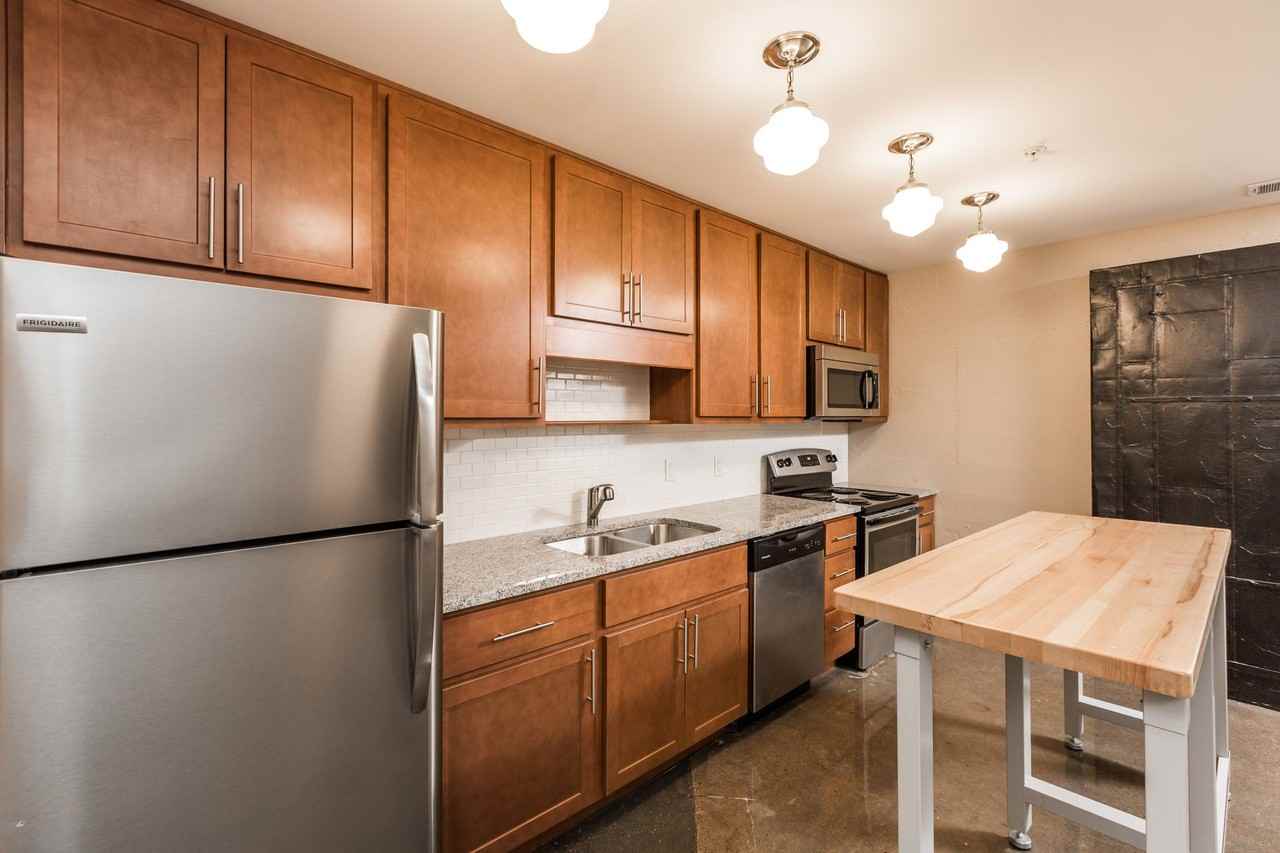 1401 E 10th St - Photo 3 of 28