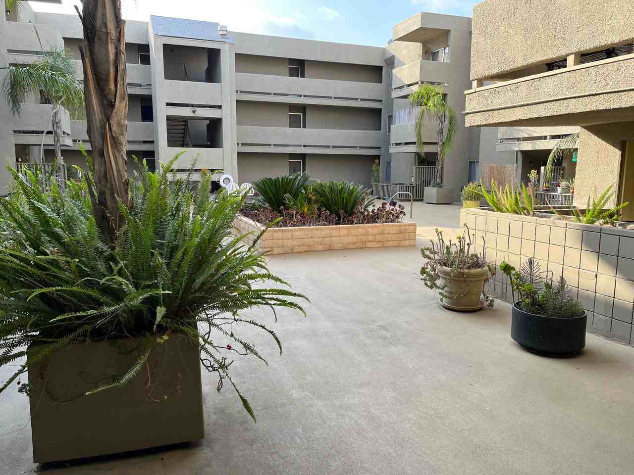 044 - Howard Highlands - Photo 2 of 14