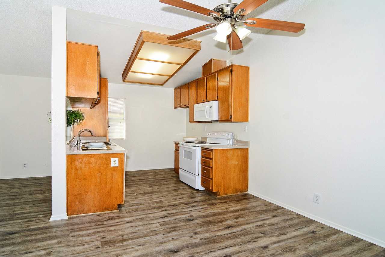 Las Flores Apartments - Photo 5 of 12