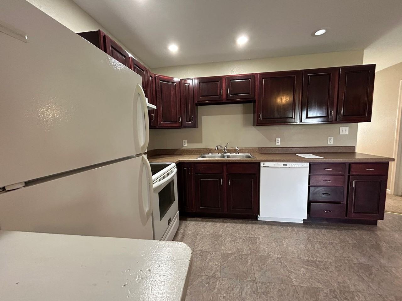 319/321 N Saunders Duplex - Photo 3 of 21