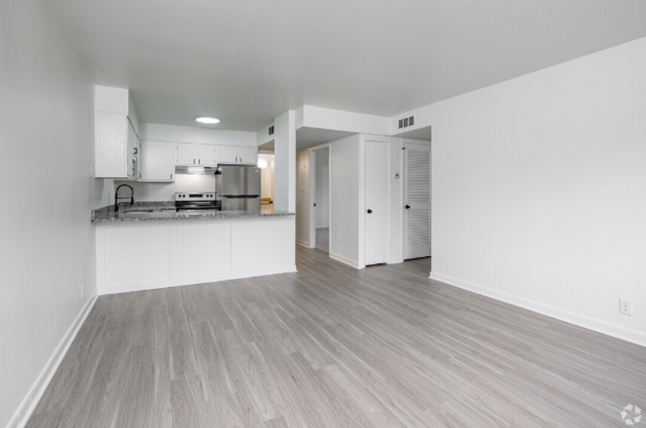 2526 Sharondale Dr - Photo 3 of 15