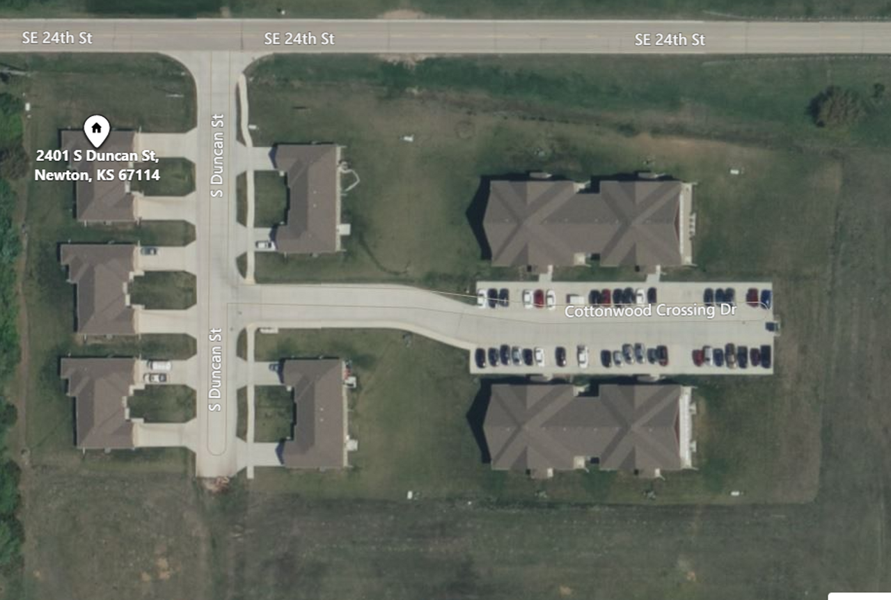 Cottonwood Crossing 704 Cottonwood Crossing Dr, Newton, KS 67114
