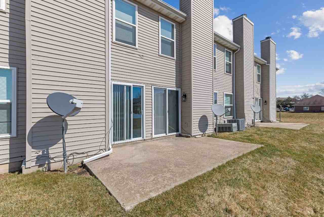 396 Amphitheater Dr - Photo 3 of 29