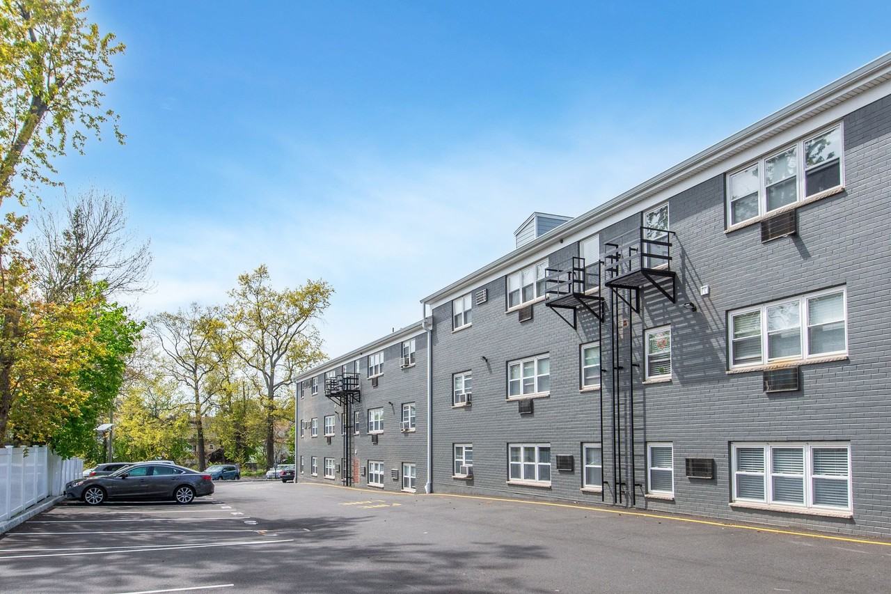 Woodland Hills Manor: In - Photo 5 of 24