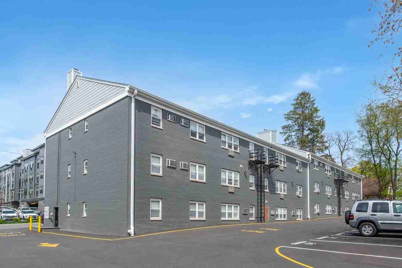 Woodland Hills Manor: In - Photo 6 of 24