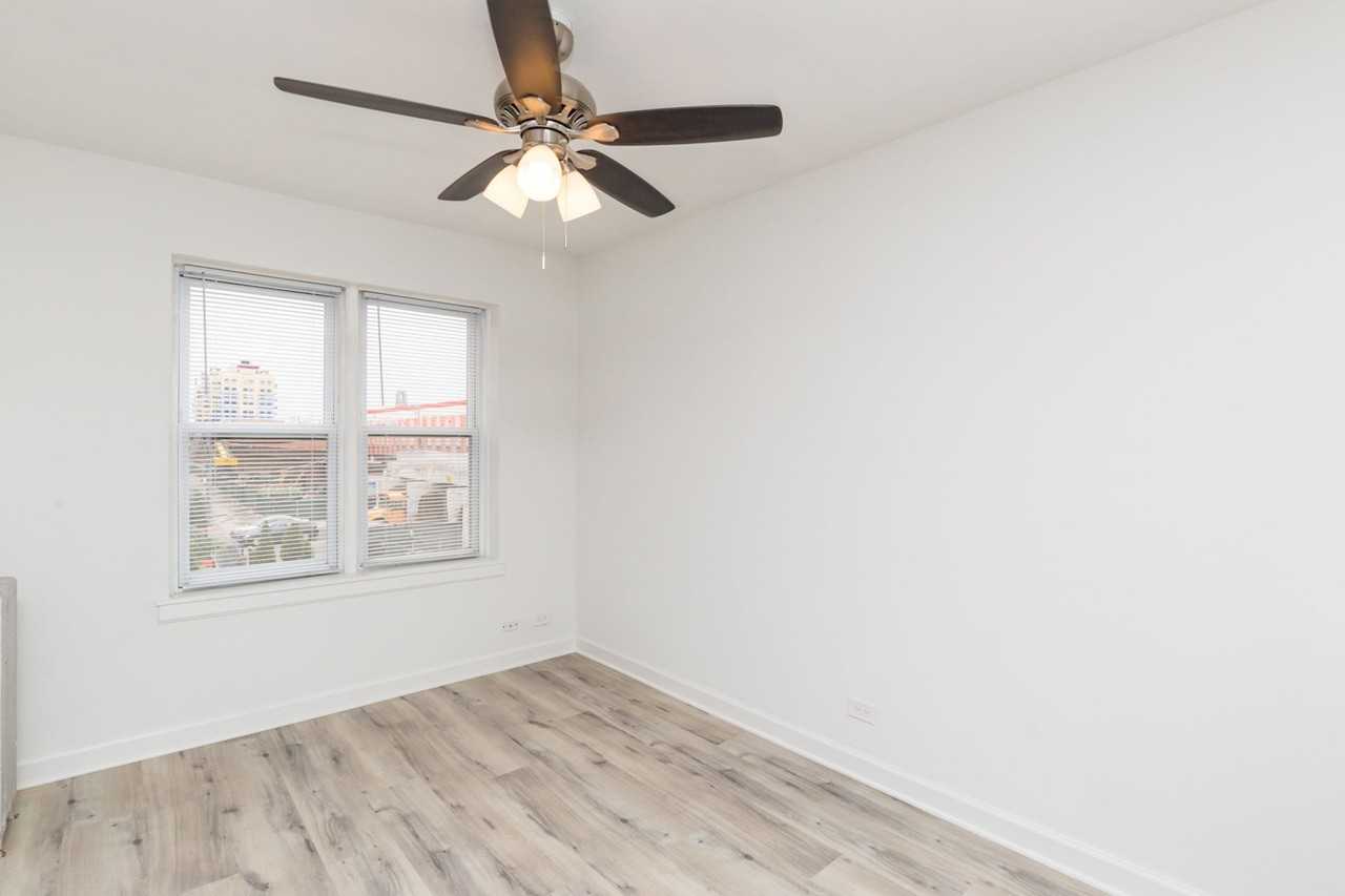 Winthrop 5710 - Photo 3 of 11