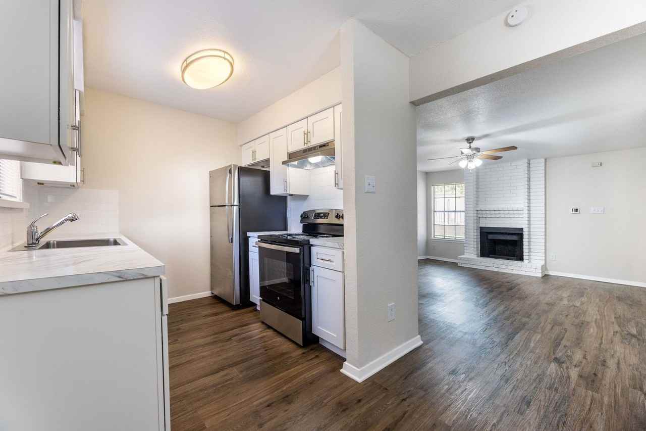 City Lake Townhomes - Photo 4 of 14