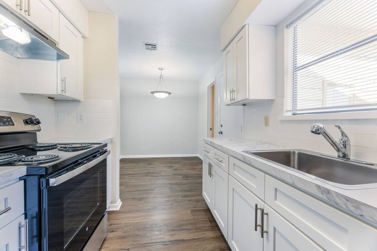 City Lake Townhomes - Photo 4 of 28