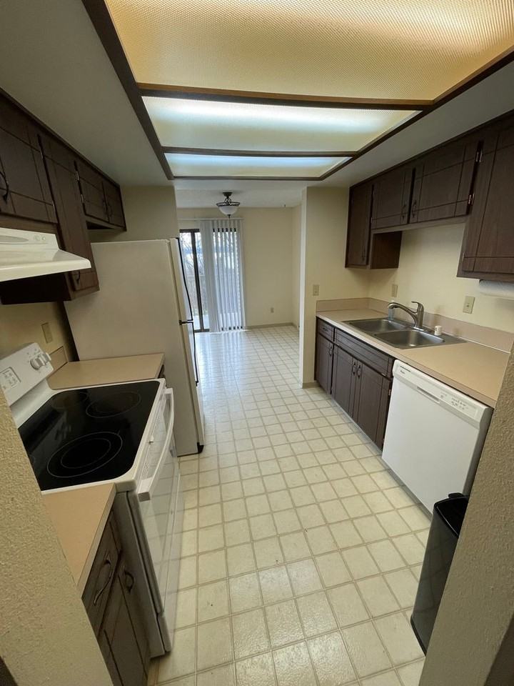 Bay Breeze - Photo 2 of 9