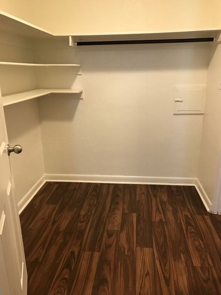Large Spacious 1 & 2 Bedroom Apartments - Photo 6 of 10