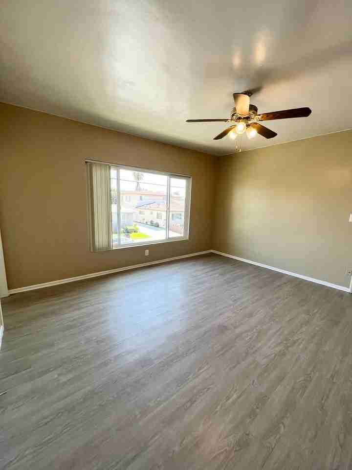 MANOR - Photo 3 of 8