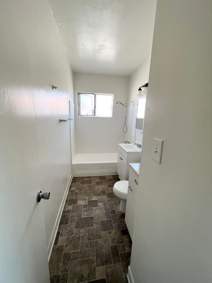 MANOR - Photo 6 of 8