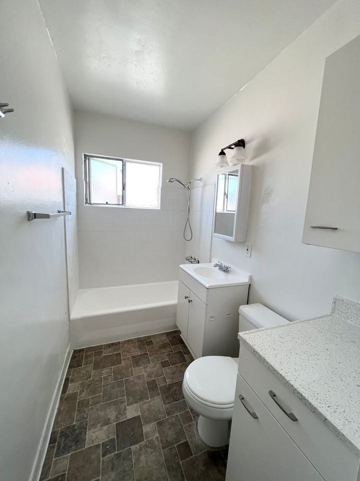 MANOR - Photo 7 of 8