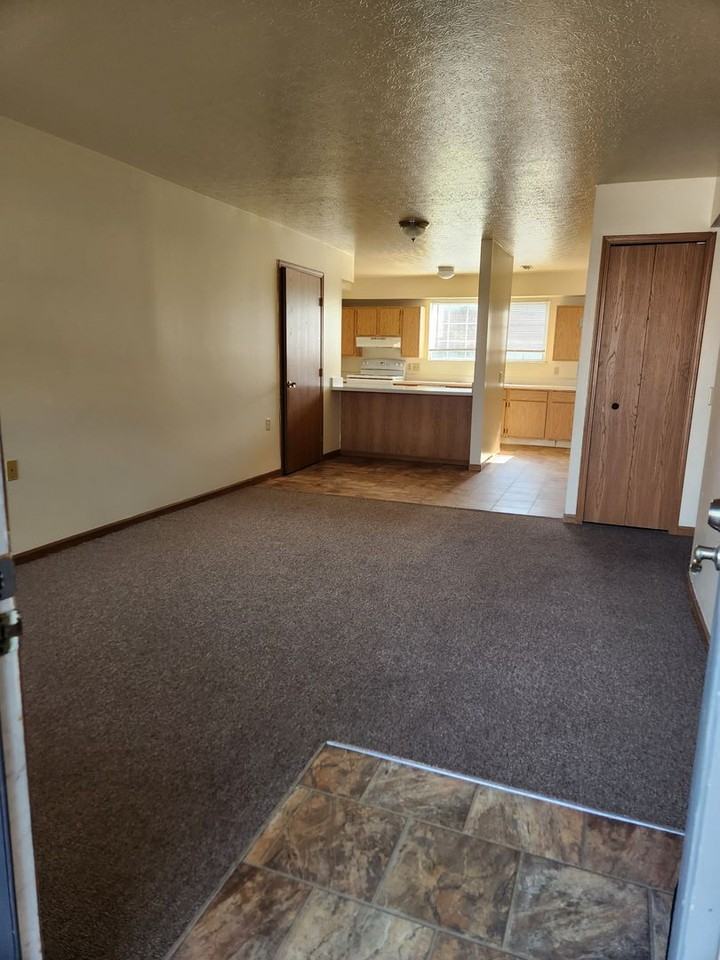 Bowling Green Estates - Photo 3 of 6