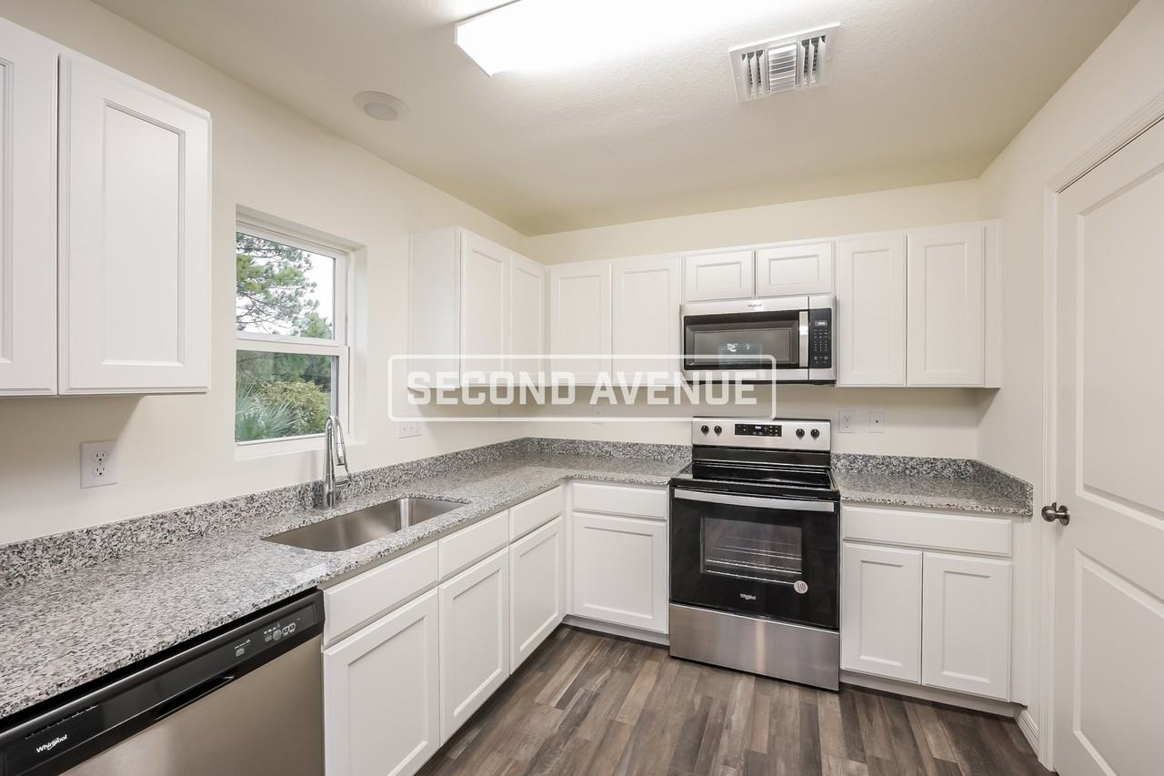 954 Pilgrim St E - Photo 2 of 19