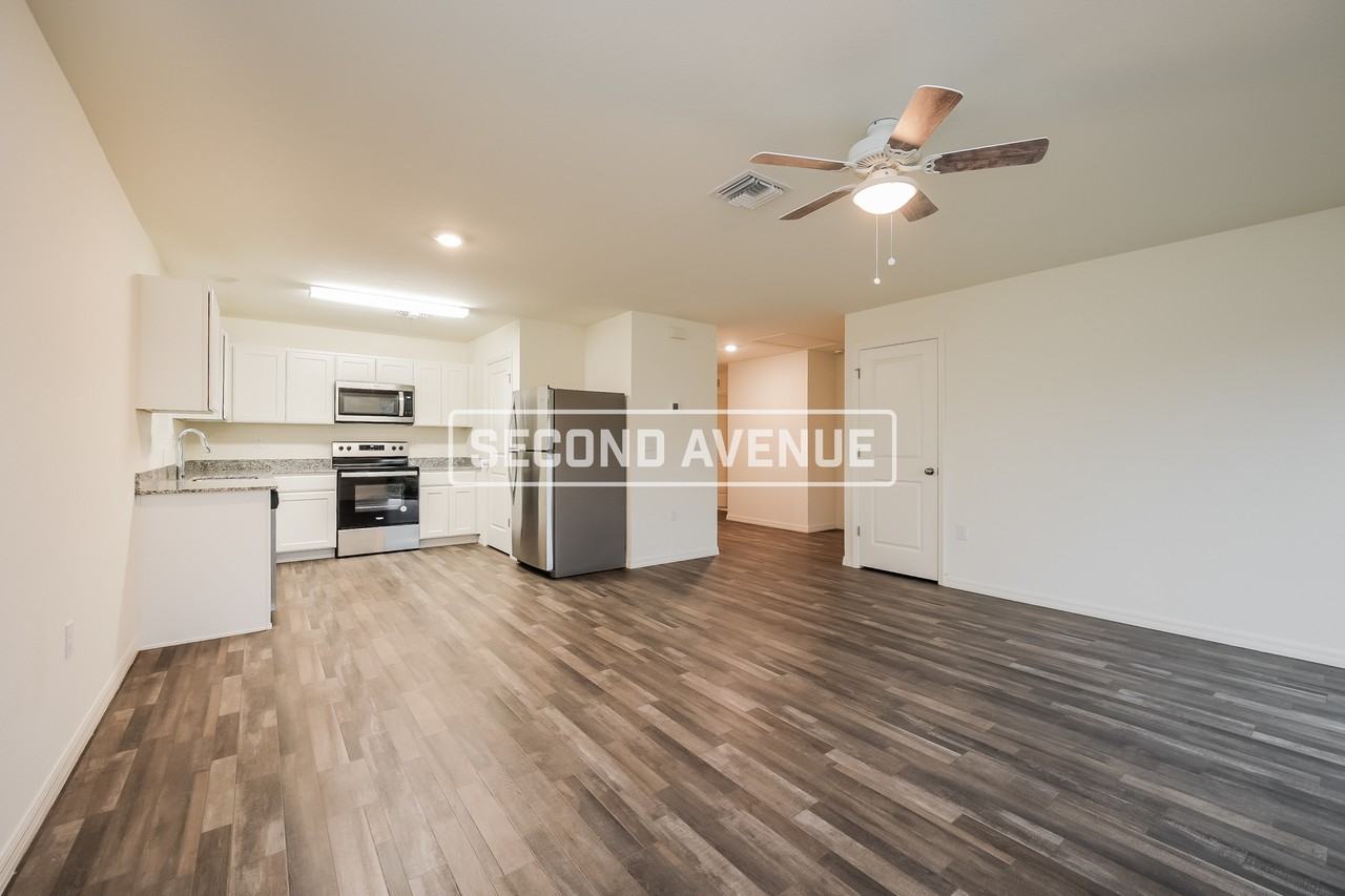 954 Pilgrim St E - Photo 5 of 19