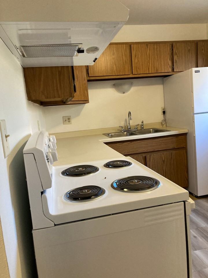 Golden Sands Apartments - Photo 2 of 11