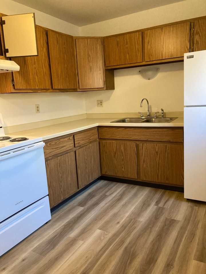 Golden Sands Apartments - Photo 3 of 11