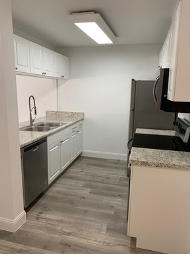 Ashburn Hills Townhomes - Photo 6 of 11