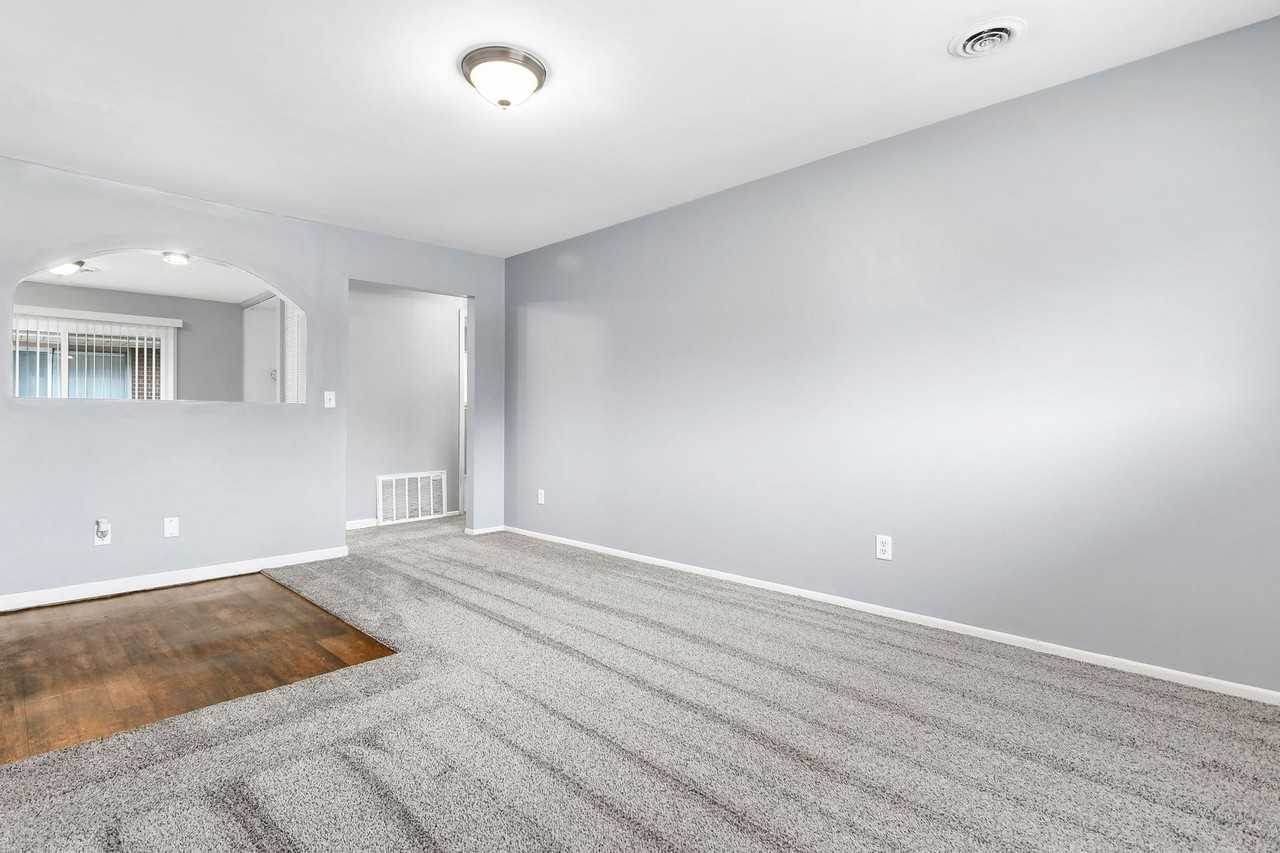 Nice clean 2 bedroom apartment - Photo 3 of 20