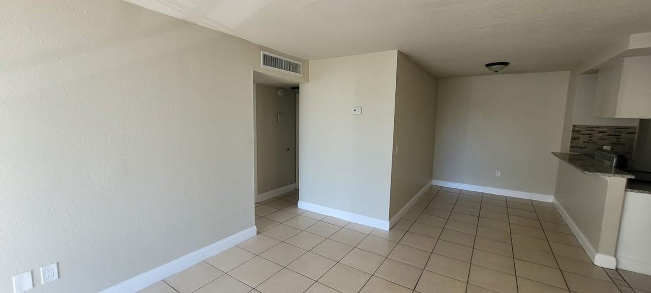 South Dale Villas - Photo 5 of 25