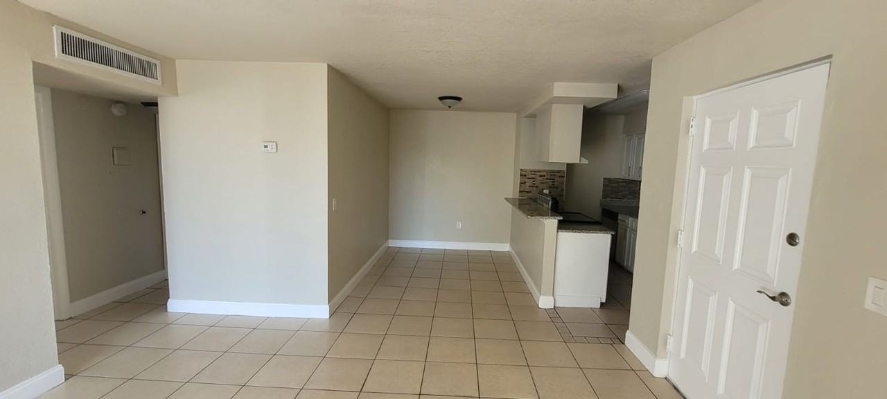 South Dale Villas - Photo 6 of 25