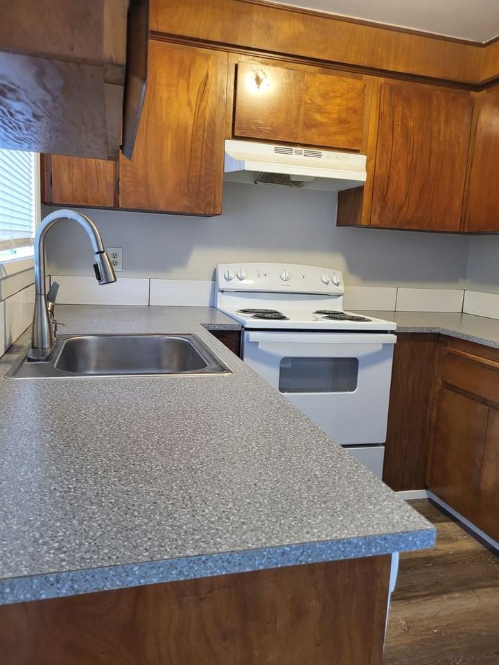 073-Lebanaire Apartments - Photo 2 of 20