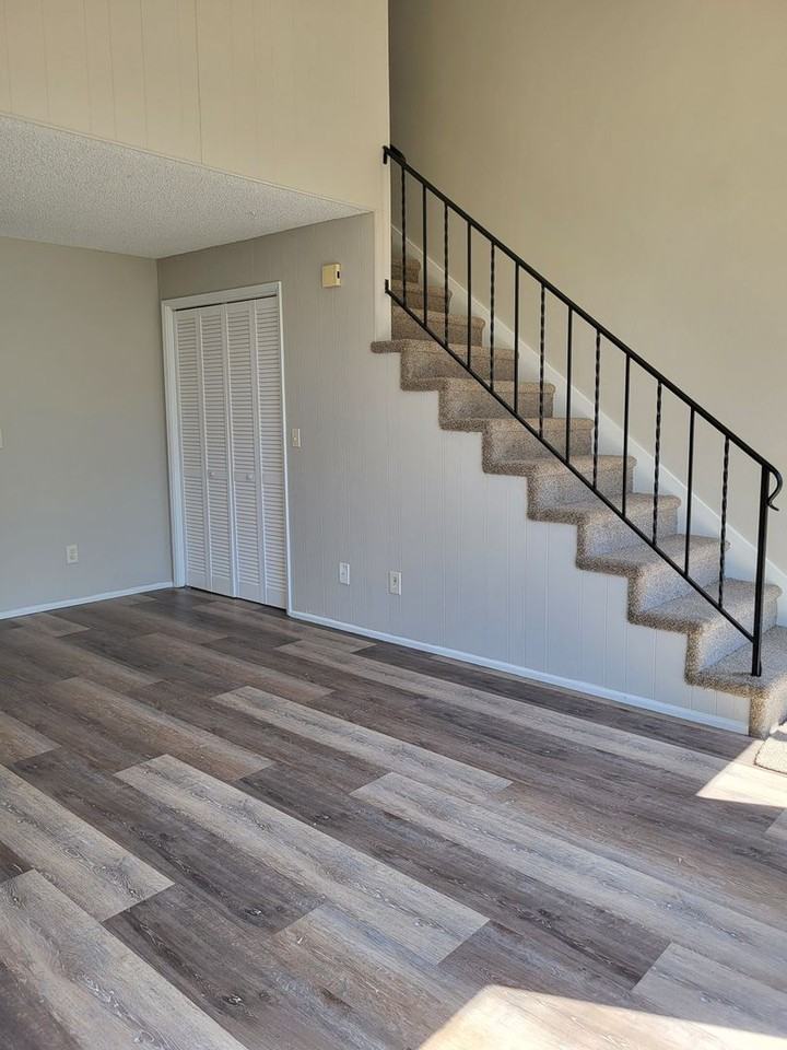 073-Lebanaire Apartments - Photo 6 of 20